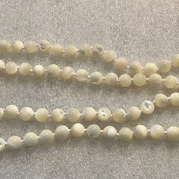 Vintage Mother of Pearl Necklace Iridescent 8mm Beads Knotted 32 Inch - Picture 1 of 7